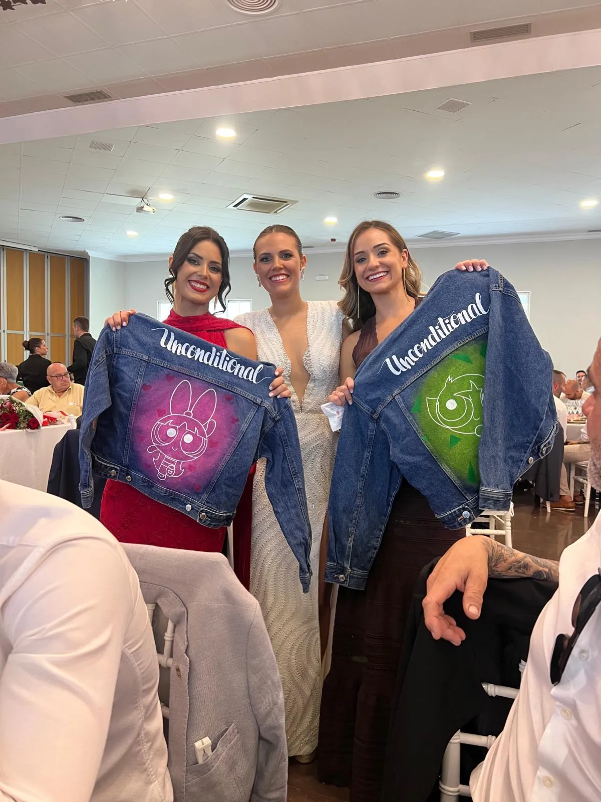 Chaquetas vaqueras personalizadas con Las Supernenas y la palabra Unconditional